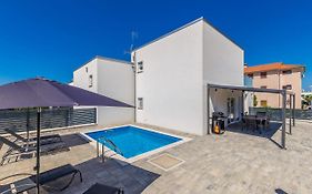 Holiday House Sunlight With Heated Pool
